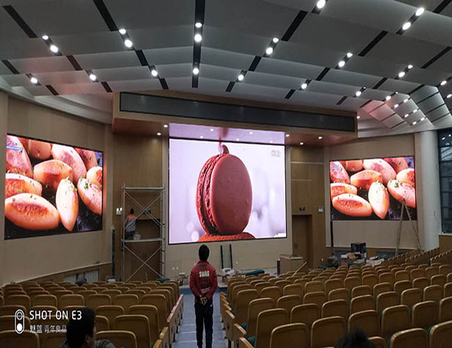 户外led显示屏怎么换屏上的内容